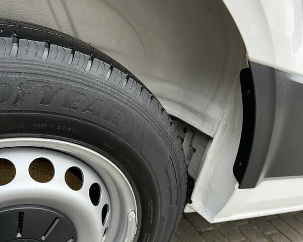 Белый Фольксваген Крафтер, объемом двигателя 2 л и пробегом 239 тыс. км за 27999 $, фото 142 на Automoto.ua