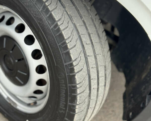 Белый Фольксваген Крафтер, объемом двигателя 2 л и пробегом 198 тыс. км за 24777 $, фото 25 на Automoto.ua