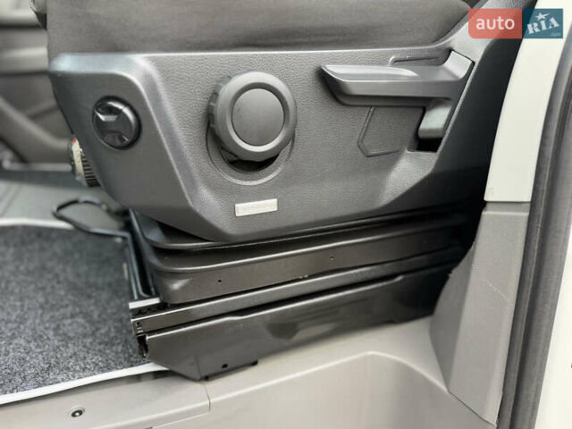 Белый Фольксваген Крафтер, объемом двигателя 2 л и пробегом 239 тыс. км за 27999 $, фото 76 на Automoto.ua