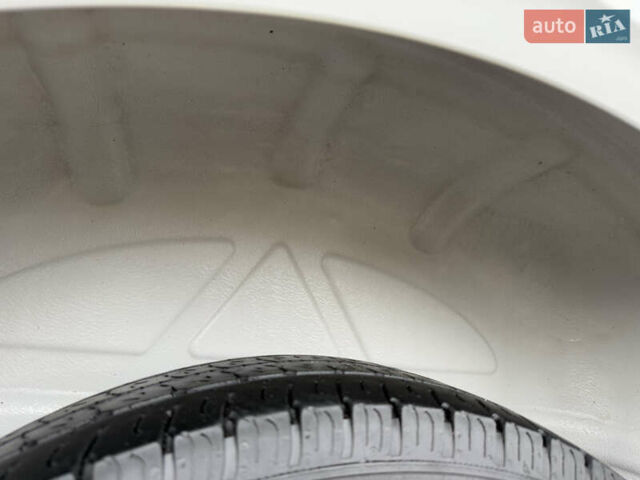 Белый Фольксваген Крафтер, объемом двигателя 2 л и пробегом 239 тыс. км за 27999 $, фото 140 на Automoto.ua