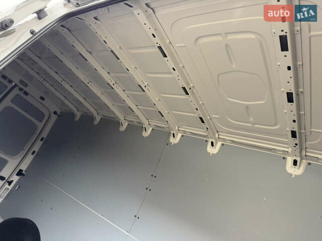 Белый Фольксваген Крафтер, объемом двигателя 2 л и пробегом 239 тыс. км за 27999 $, фото 44 на Automoto.ua