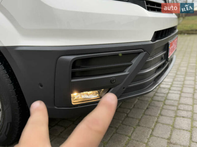 Белый Фольксваген Крафтер, объемом двигателя 2 л и пробегом 239 тыс. км за 27999 $, фото 127 на Automoto.ua