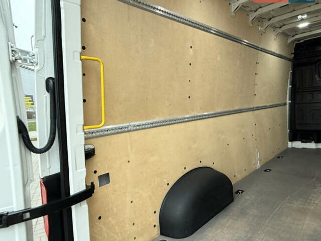 Белый Фольксваген Крафтер, объемом двигателя 2 л и пробегом 282 тыс. км за 26799 $, фото 107 на Automoto.ua