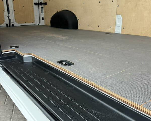 Белый Фольксваген Крафтер, объемом двигателя 2 л и пробегом 282 тыс. км за 26799 $, фото 115 на Automoto.ua