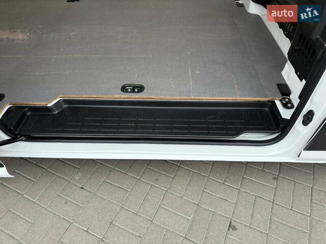 Белый Фольксваген Крафтер, объемом двигателя 2 л и пробегом 282 тыс. км за 26799 $, фото 112 на Automoto.ua