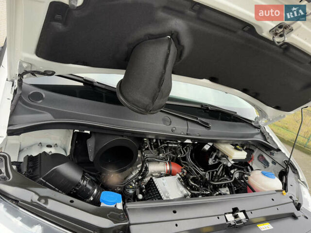 Белый Фольксваген Крафтер, объемом двигателя 2 л и пробегом 239 тыс. км за 27999 $, фото 132 на Automoto.ua