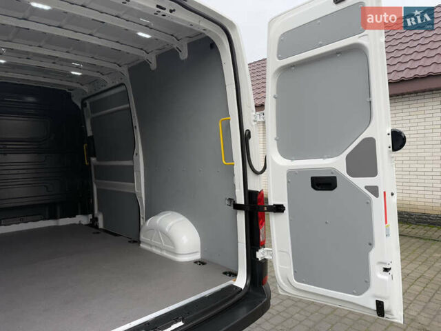 Белый Фольксваген Крафтер, объемом двигателя 2 л и пробегом 252 тыс. км за 27950 $, фото 93 на Automoto.ua