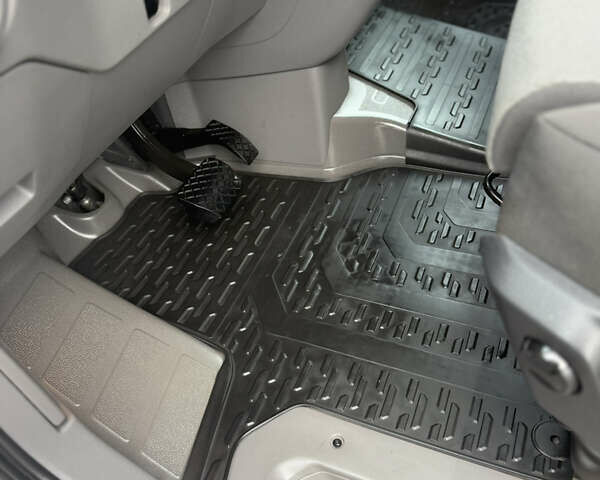 Белый Фольксваген Крафтер, объемом двигателя 2 л и пробегом 137 тыс. км за 34950 $, фото 71 на Automoto.ua