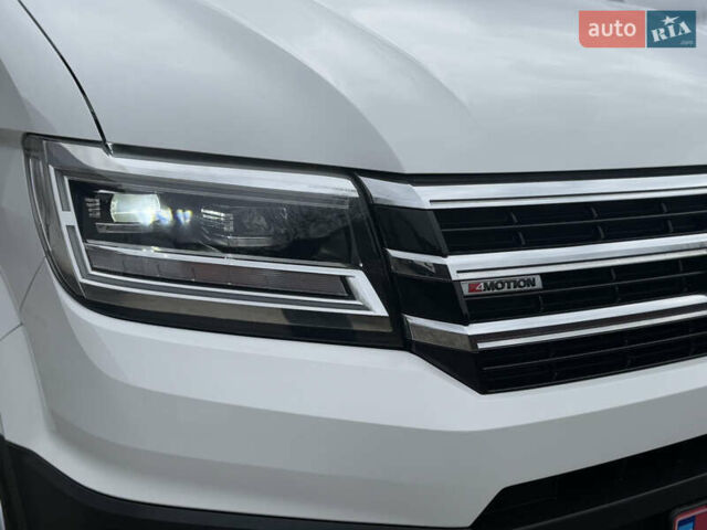 Белый Фольксваген Крафтер, объемом двигателя 2 л и пробегом 137 тыс. км за 34950 $, фото 2 на Automoto.ua