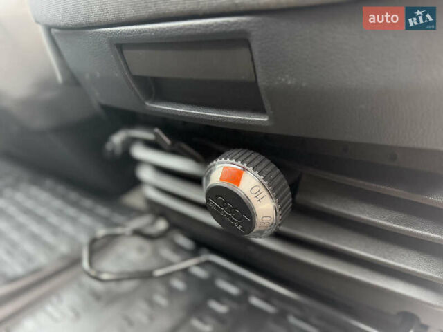 Белый Фольксваген Крафтер, объемом двигателя 2 л и пробегом 137 тыс. км за 34950 $, фото 66 на Automoto.ua