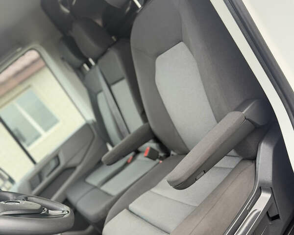 Белый Фольксваген Крафтер, объемом двигателя 2 л и пробегом 137 тыс. км за 34950 $, фото 62 на Automoto.ua