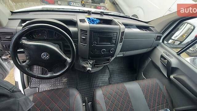 Белый Фольксваген Крафтер, объемом двигателя 1.97 л и пробегом 285 тыс. км за 14650 $, фото 2 на Automoto.ua