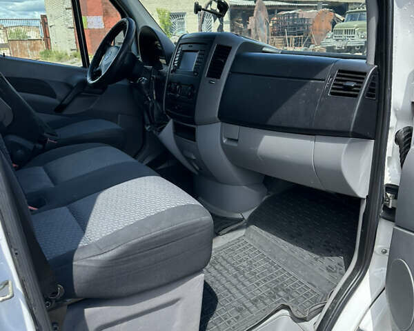 Белый Фольксваген Крафтер, объемом двигателя 2 л и пробегом 390 тыс. км за 10500 $, фото 11 на Automoto.ua