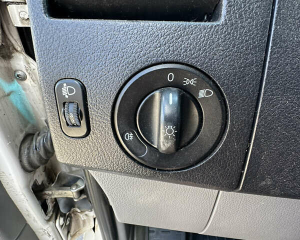 Белый Фольксваген Крафтер, объемом двигателя 2 л и пробегом 390 тыс. км за 10500 $, фото 9 на Automoto.ua