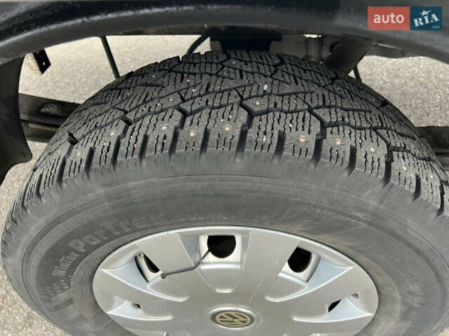 Белый Фольксваген Крафтер, объемом двигателя 1.97 л и пробегом 440 тыс. км за 17800 $, фото 7 на Automoto.ua