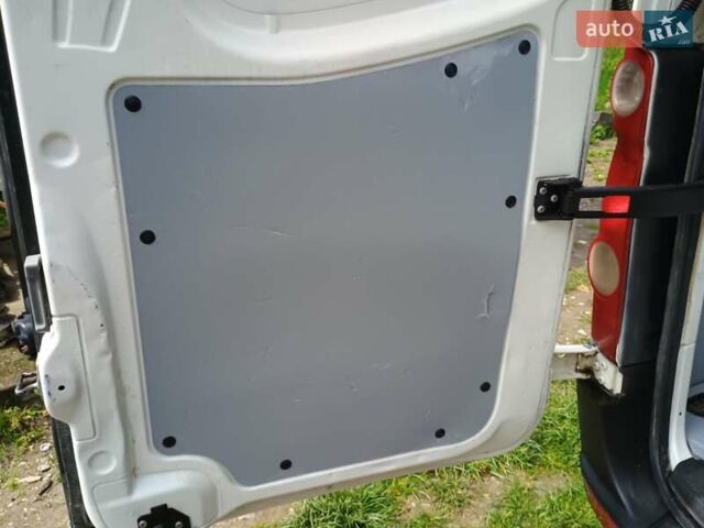 Белый Фольксваген Крафтер, объемом двигателя 2.5 л и пробегом 600 тыс. км за 7500 $, фото 41 на Automoto.ua