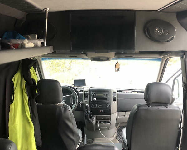 Белый Фольксваген Крафтер, объемом двигателя 2.46 л и пробегом 900 тыс. км за 9000 $, фото 7 на Automoto.ua