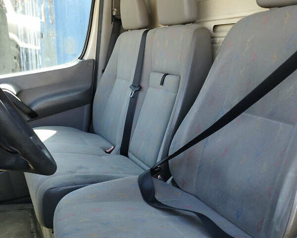 Белый Фольксваген Крафтер, объемом двигателя 2.46 л и пробегом 448 тыс. км за 11000 $, фото 6 на Automoto.ua