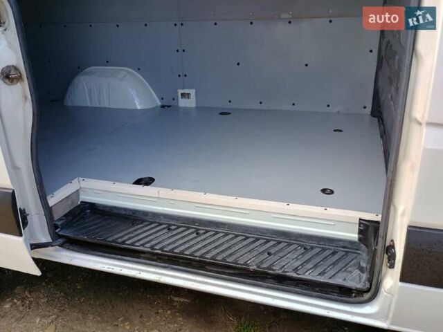 Белый Фольксваген Крафтер, объемом двигателя 2.5 л и пробегом 600 тыс. км за 7500 $, фото 28 на Automoto.ua