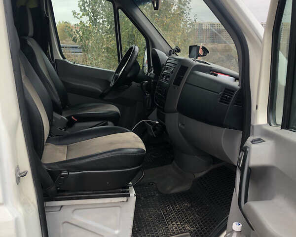 Белый Фольксваген Крафтер, объемом двигателя 2.46 л и пробегом 900 тыс. км за 9000 $, фото 5 на Automoto.ua