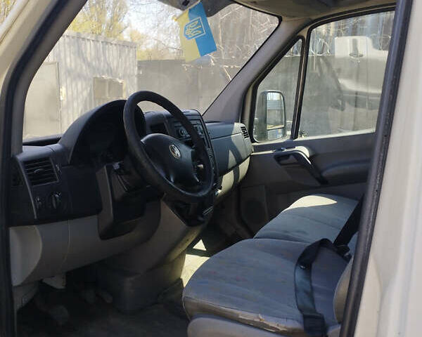 Белый Фольксваген Крафтер, объемом двигателя 2.46 л и пробегом 448 тыс. км за 11000 $, фото 5 на Automoto.ua