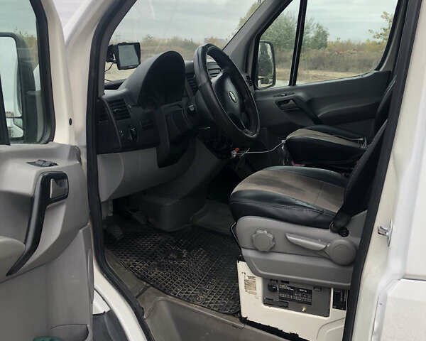 Белый Фольксваген Крафтер, объемом двигателя 2.46 л и пробегом 900 тыс. км за 9000 $, фото 2 на Automoto.ua