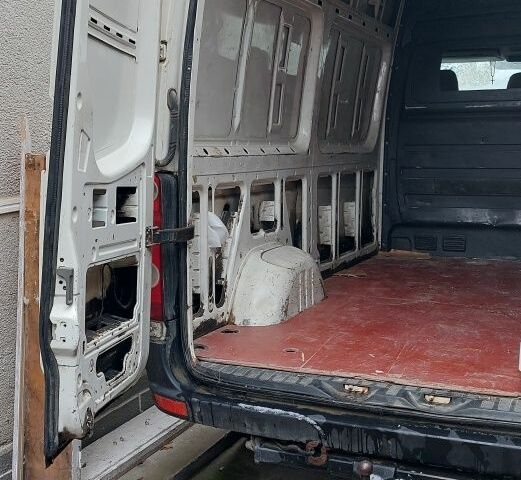 Білий Фольксваген Крафтєр, об'ємом двигуна 2.5 л та пробігом 325 тис. км за 9200 $, фото 3 на Automoto.ua