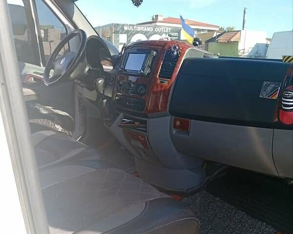 Білий Фольксваген Крафтєр, об'ємом двигуна 2.46 л та пробігом 720 тис. км за 11500 $, фото 2 на Automoto.ua