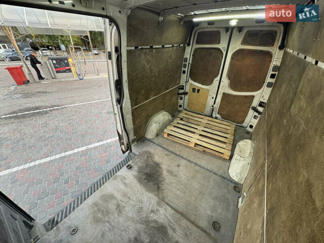 Білий Фольксваген Крафтєр, об'ємом двигуна 2.5 л та пробігом 440 тис. км за 8900 $, фото 23 на Automoto.ua