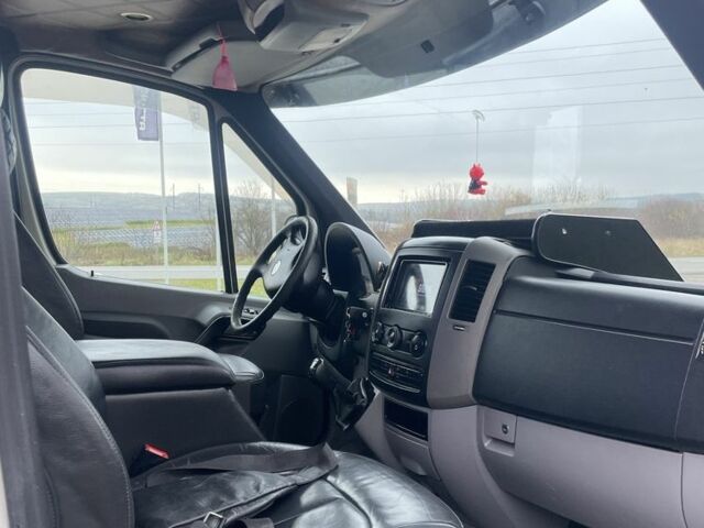 Белый Фольксваген Крафтер, объемом двигателя 2.5 л и пробегом 360 тыс. км за 13200 $, фото 2 на Automoto.ua