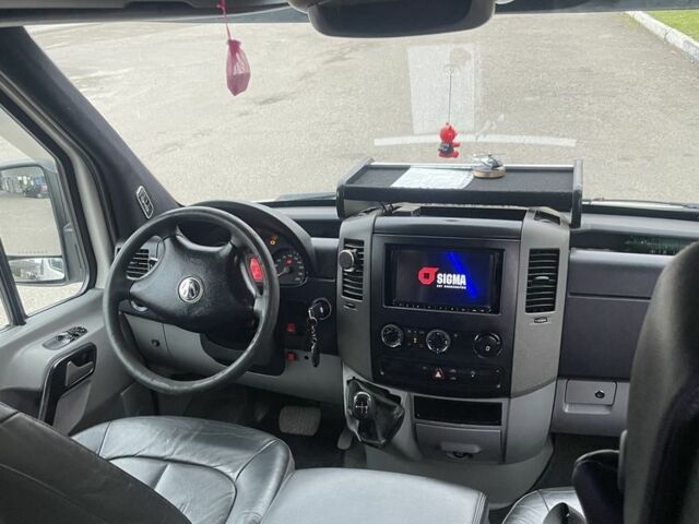 Белый Фольксваген Крафтер, объемом двигателя 2.5 л и пробегом 360 тыс. км за 13200 $, фото 5 на Automoto.ua