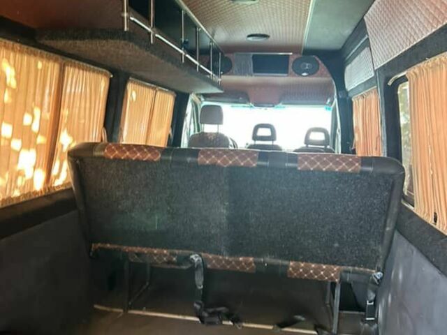 Белый Фольксваген Крафтер, объемом двигателя 2.5 л и пробегом 400 тыс. км за 10500 $, фото 5 на Automoto.ua