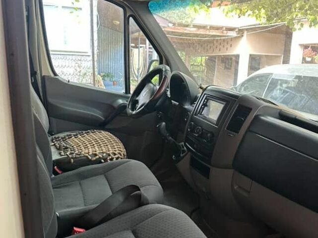 Белый Фольксваген Крафтер, объемом двигателя 2.5 л и пробегом 400 тыс. км за 10500 $, фото 3 на Automoto.ua