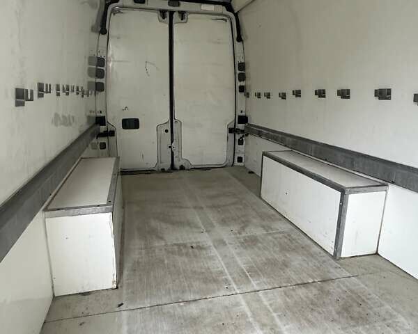 Белый Фольксваген Крафтер, объемом двигателя 2.46 л и пробегом 626 тыс. км за 16000 $, фото 11 на Automoto.ua