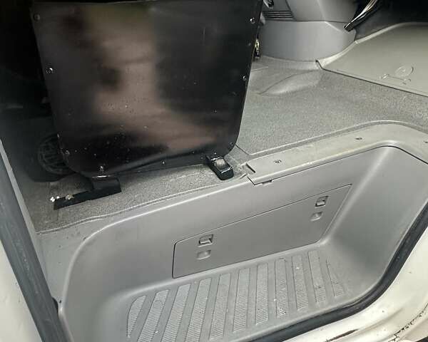 Белый Фольксваген Крафтер, объемом двигателя 2.46 л и пробегом 626 тыс. км за 16000 $, фото 14 на Automoto.ua