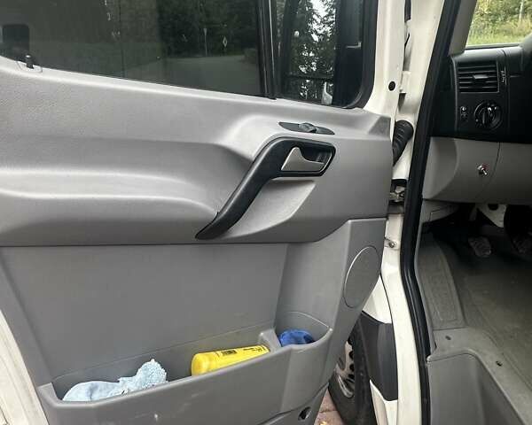 Белый Фольксваген Крафтер, объемом двигателя 2.46 л и пробегом 626 тыс. км за 16000 $, фото 19 на Automoto.ua