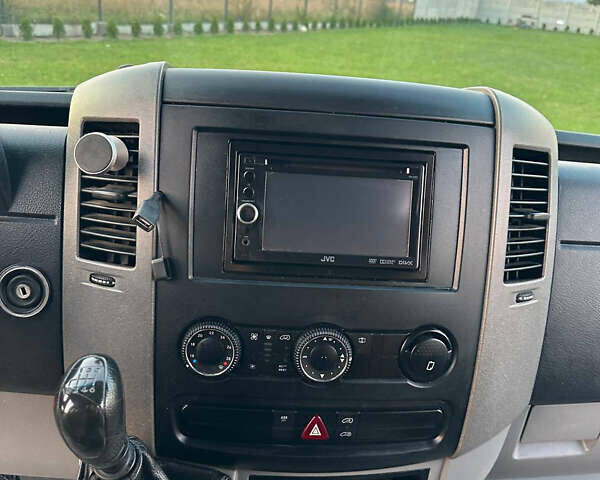 Белый Фольксваген Крафтер, объемом двигателя 2.46 л и пробегом 400 тыс. км за 9700 $, фото 3 на Automoto.ua