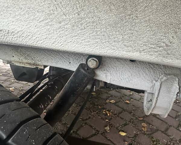 Белый Фольксваген Крафтер, объемом двигателя 2.46 л и пробегом 626 тыс. км за 16000 $, фото 6 на Automoto.ua