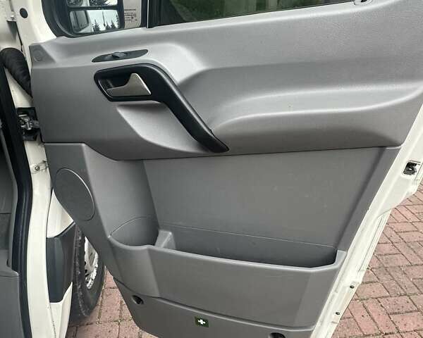 Белый Фольксваген Крафтер, объемом двигателя 2.46 л и пробегом 626 тыс. км за 16000 $, фото 17 на Automoto.ua