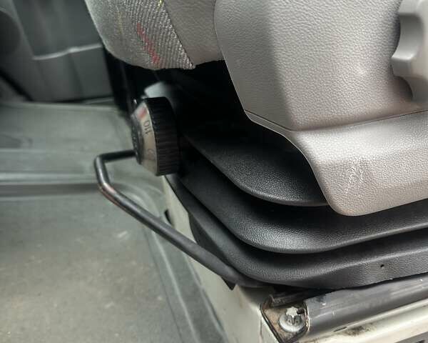 Белый Фольксваген Крафтер, объемом двигателя 2.46 л и пробегом 626 тыс. км за 16000 $, фото 27 на Automoto.ua