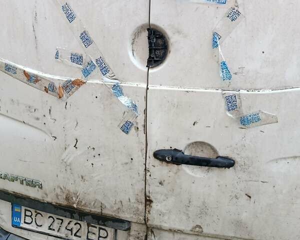 Белый Фольксваген Крафтер, объемом двигателя 1.97 л и пробегом 400 тыс. км за 3500 $, фото 20 на Automoto.ua