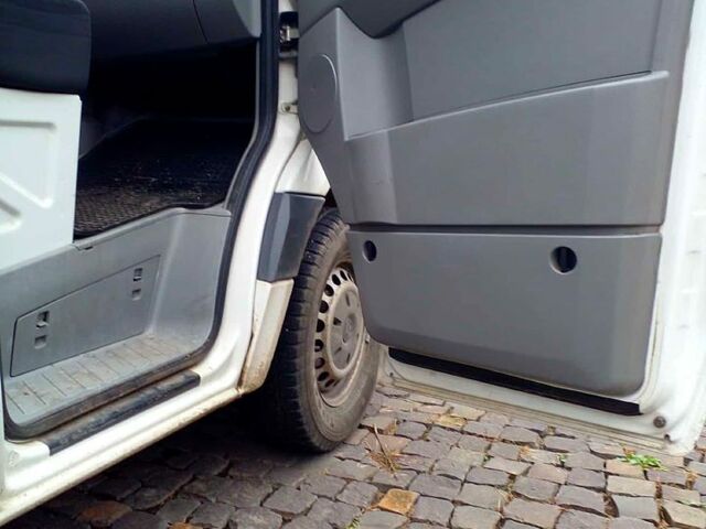 Білий Фольксваген Крафтєр, об'ємом двигуна 2 л та пробігом 400 тис. км за 11000 $, фото 8 на Automoto.ua