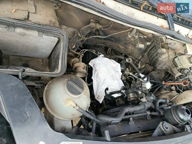 Белый Фольксваген Крафтер, объемом двигателя 1.97 л и пробегом 400 тыс. км за 3500 $, фото 13 на Automoto.ua