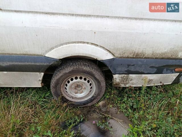 Белый Фольксваген Крафтер, объемом двигателя 1.97 л и пробегом 400 тыс. км за 3500 $, фото 10 на Automoto.ua