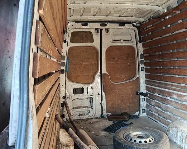 Белый Фольксваген Крафтер, объемом двигателя 1.97 л и пробегом 400 тыс. км за 3500 $, фото 26 на Automoto.ua