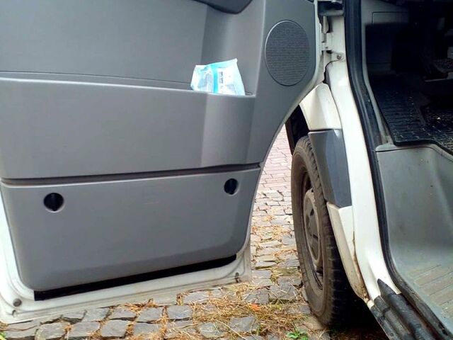 Білий Фольксваген Крафтєр, об'ємом двигуна 2 л та пробігом 400 тис. км за 11000 $, фото 6 на Automoto.ua