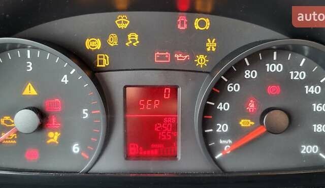 Білий Фольксваген Крафтєр, об'ємом двигуна 1.97 л та пробігом 440 тис. км за 11000 $, фото 4 на Automoto.ua