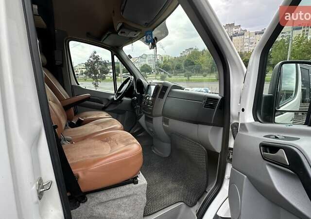 Білий Фольксваген Крафтєр, об'ємом двигуна 2 л та пробігом 330 тис. км за 15500 $, фото 13 на Automoto.ua