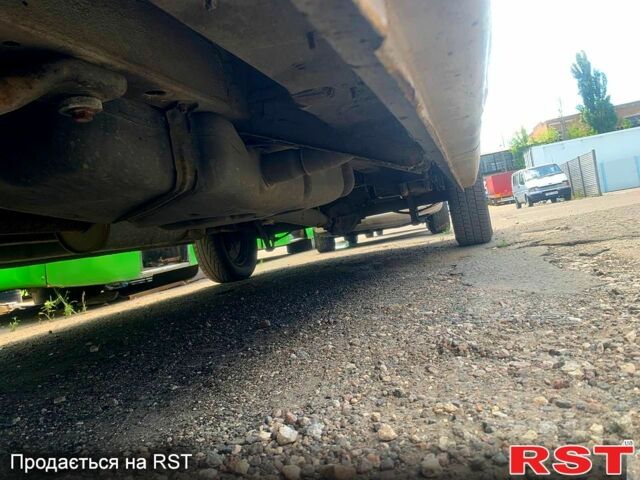 Белый Фольксваген Крафтер, объемом двигателя 2 л и пробегом 350 тыс. км за 8500 $, фото 1 на Automoto.ua