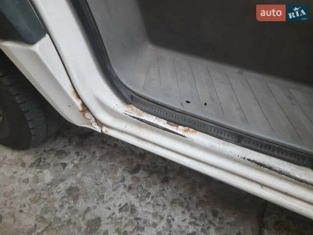 Белый Фольксваген Крафтер, объемом двигателя 2 л и пробегом 482 тыс. км за 11000 $, фото 19 на Automoto.ua